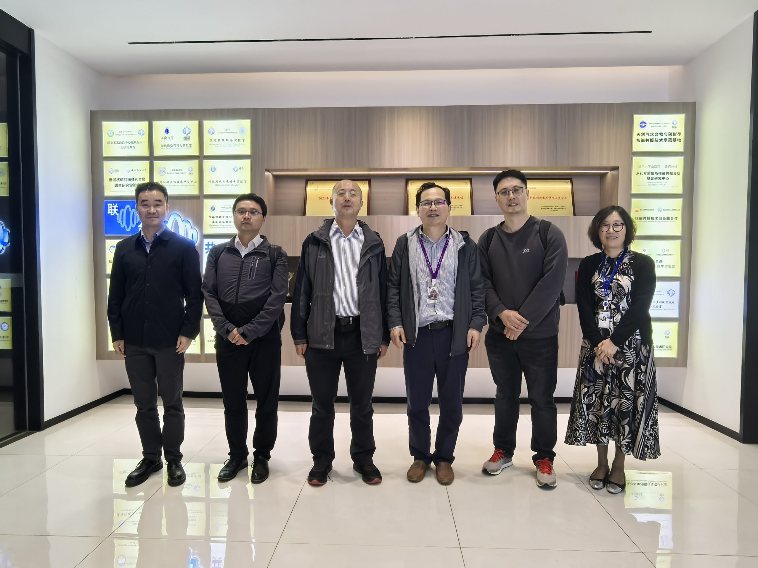 中国石油长城钻探卢毓周高级专家一行到访星空登录官网-星空登录入口(中国)
考察指导！